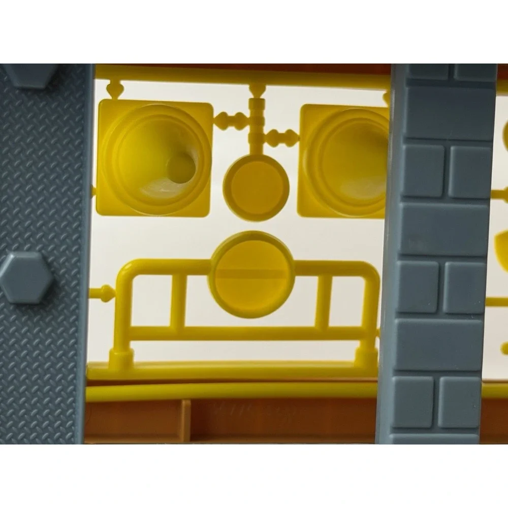 Kid Connection Mega Construction Site Play set with Crane Works Good condition
